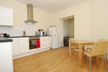 3 bed flat, 9 Seaton Avenue, Mutley, Plymouth, PL46QJ - Image 2